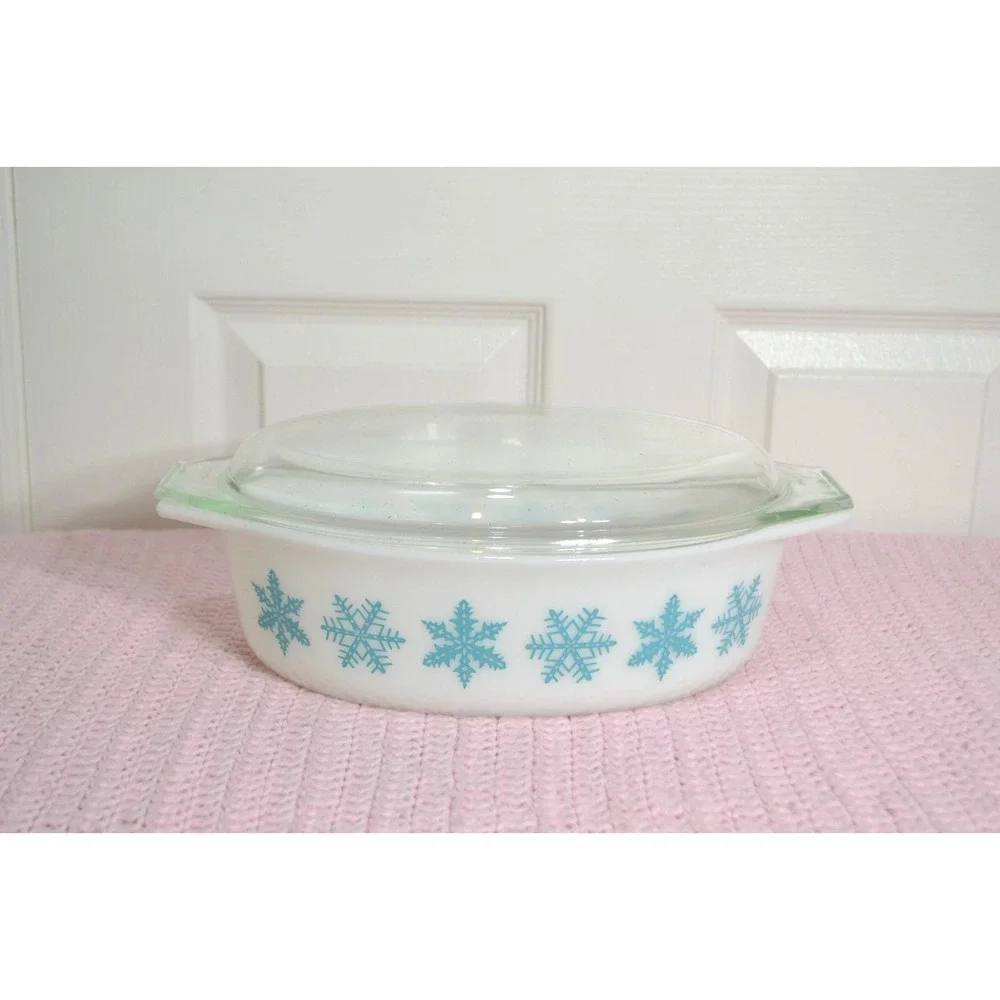 VTG Pyrex Turquoise On White Snowflake Covered Casserole w/ Lid, #045, 2 1/2 Qt